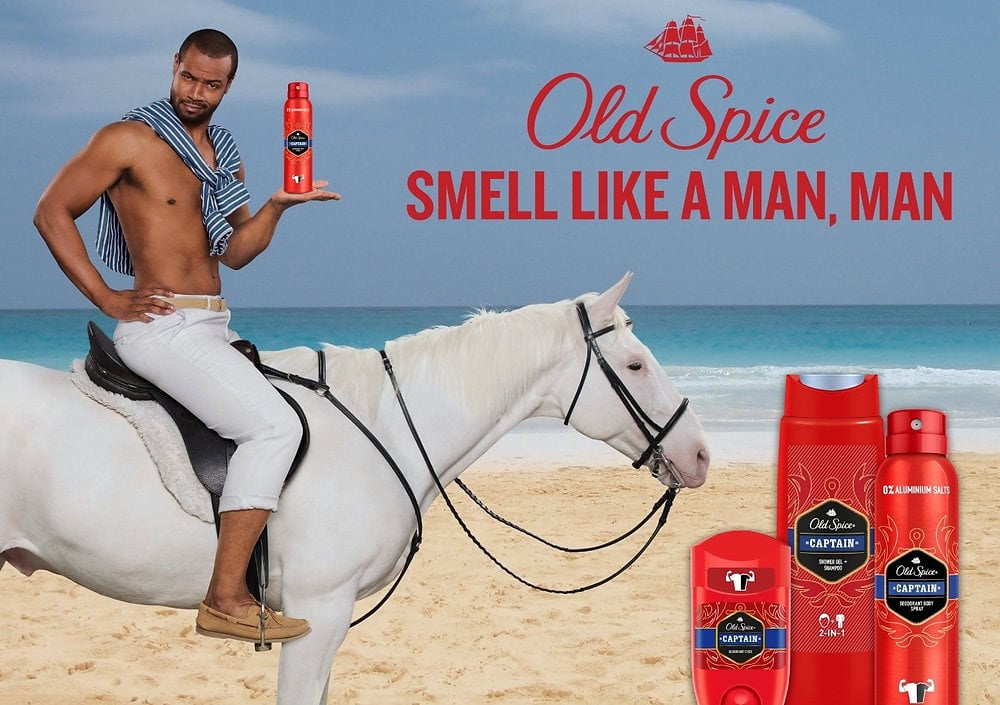 Un vibrante anuncio de Old Spice protagonizado por Isaiah Mustafa, que sostiene un producto Old Spice sentado con confianza en un caballo blanco en la playa. El eslogan "Smell Like A Man, Man" refuerza el enfoque humorístico y atrevido de la campaña. Este anuncio ejemplifica el éxito de Old Spice en el uso del seguimiento del retorno de la inversión en marketing mediante la creación de contenidos memorables y atractivos que aumentan significativamente la visibilidad de la marca y las ventas. La campaña, humorística y distintiva, fomenta el compromiso y la fidelidad de los clientes, demostrando que las estrategias publicitarias creativas pueden generar un alto rendimiento de la inversión.